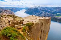  صخره پریکستولن از دیدنی ترین طبیعت های کشور نروژ